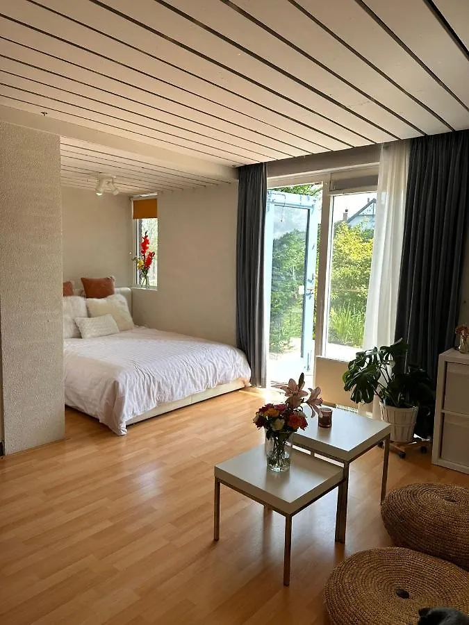 Couette-café Bed and Breakfast Zuidwest Zeven Free Parking! à Zandvoort